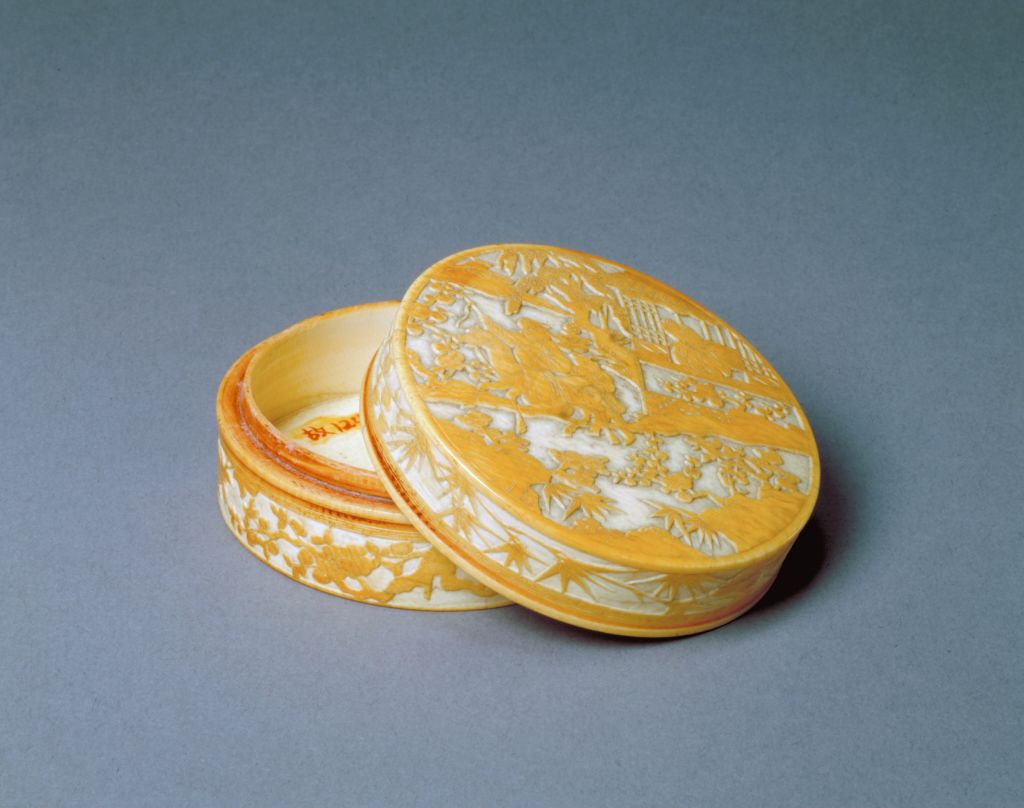 染牙刻山水人物图小盒局部